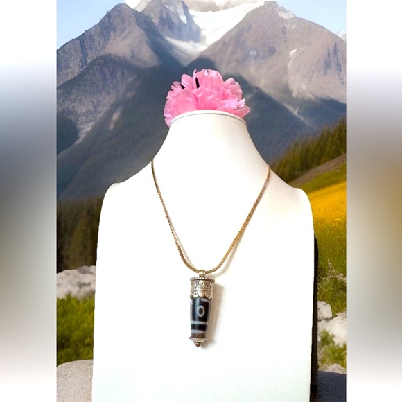 Vintage Hand Carved Floral Pattern Tibetan Akate(Dzi) Amulet Silver Pendant 13Gm - Picture 7 of 11